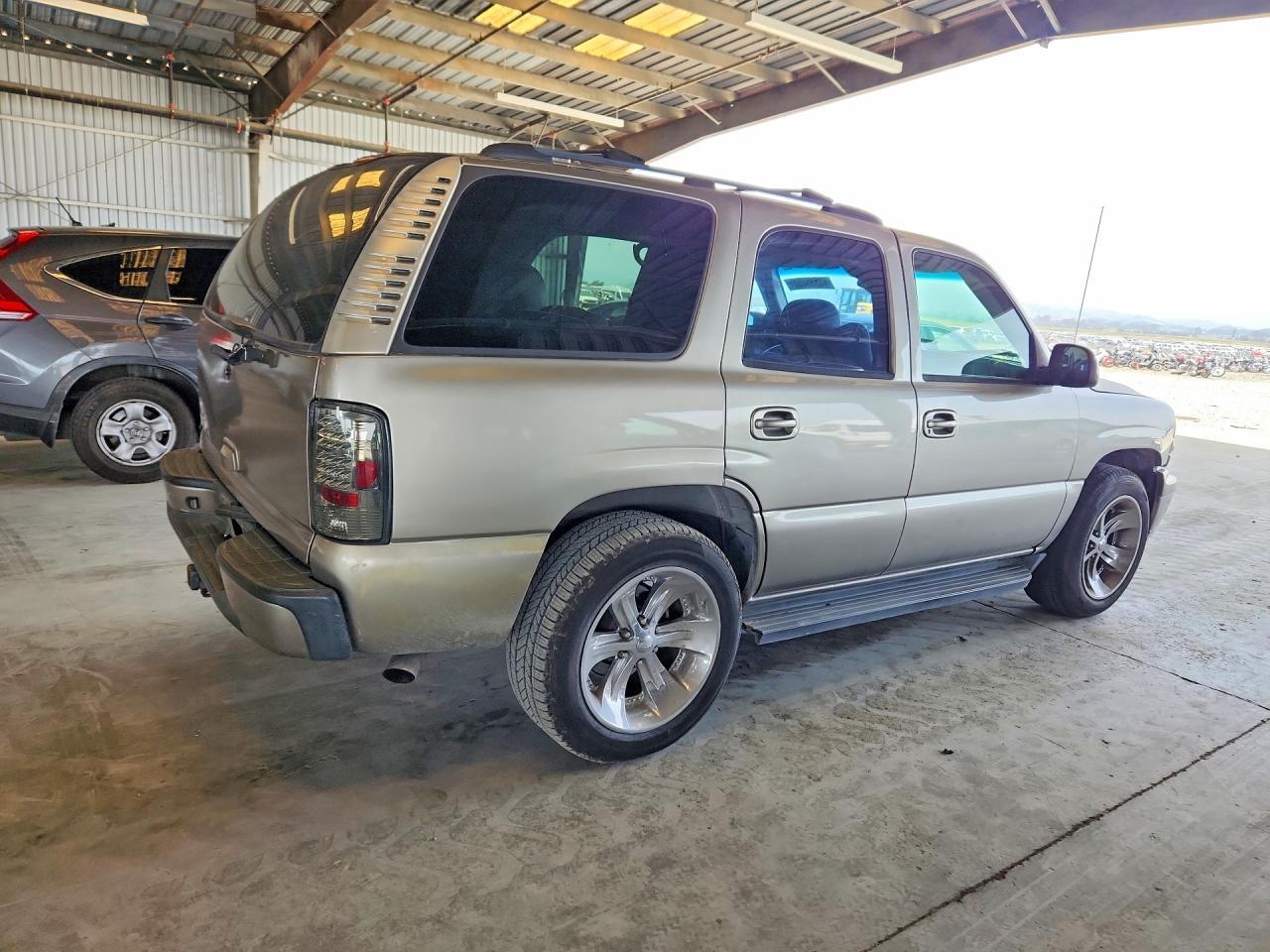 2004 Chevrolet Tahoe C1500 - Image 3