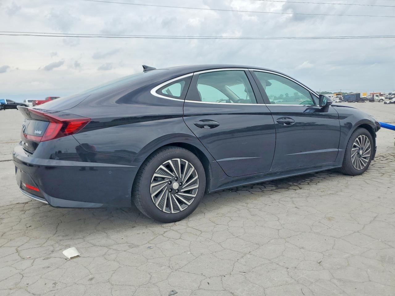 2023 Hyundai Sonata Hybrid Limited - Image 3