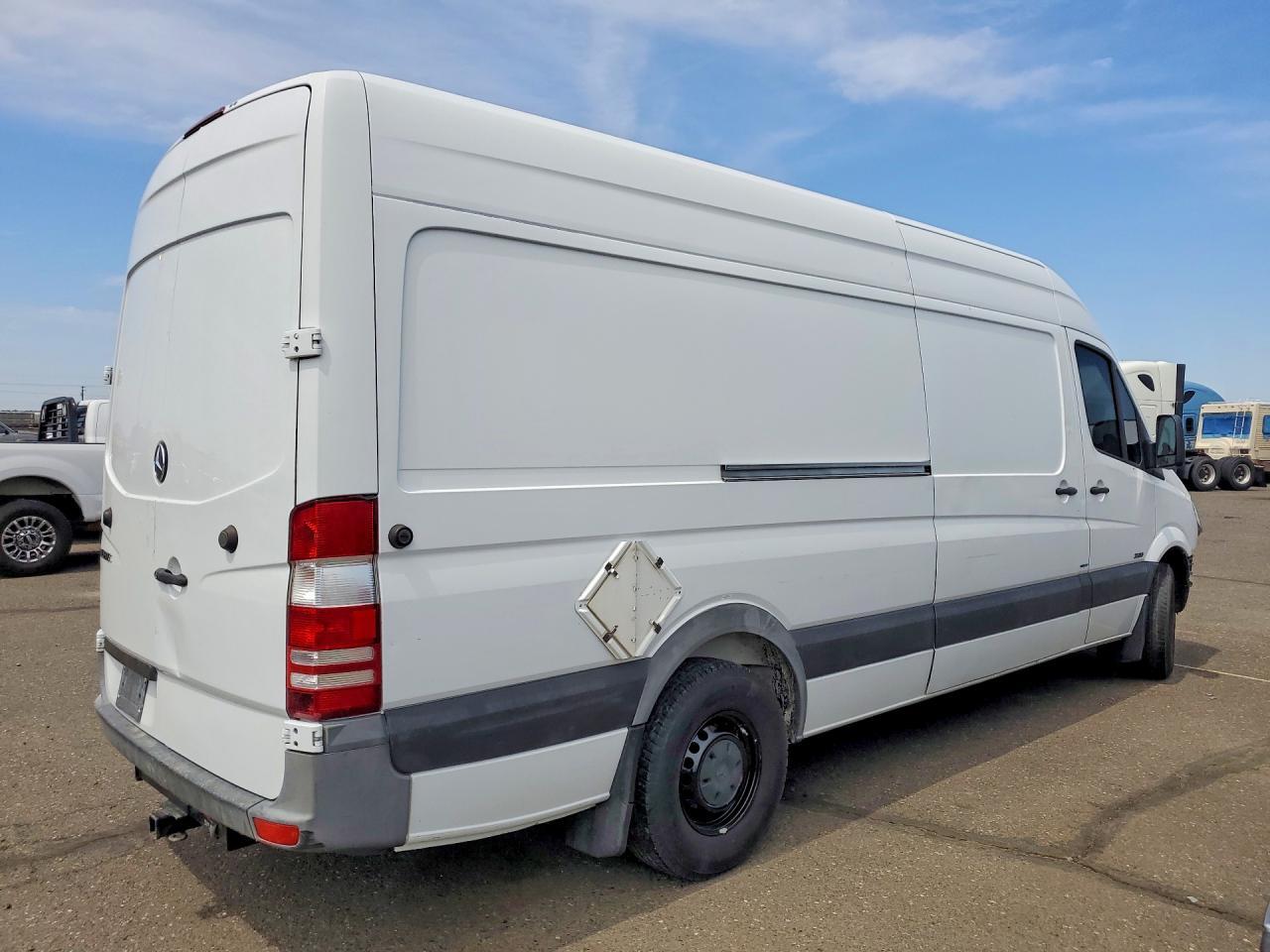 2011 Mercedes Benz Sprinter 2500 Delivery Van - Фото 3