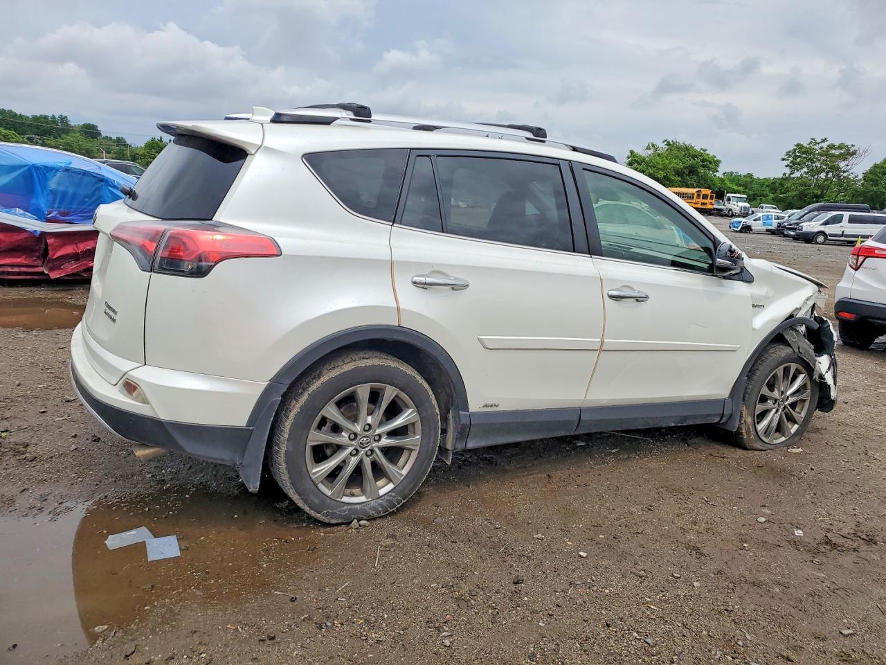2016 Toyota Rav4 Hybrid Limited - Image 3