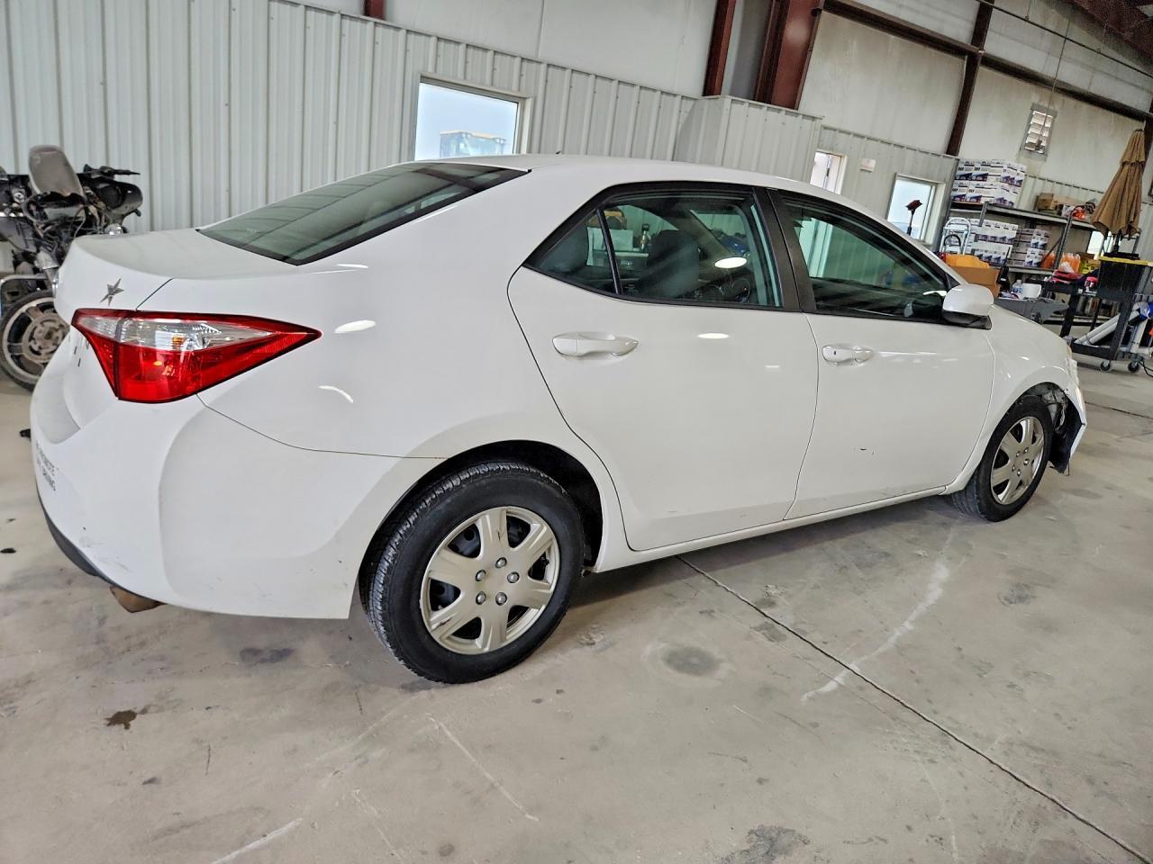 2015 Toyota Corolla L - Фото 3