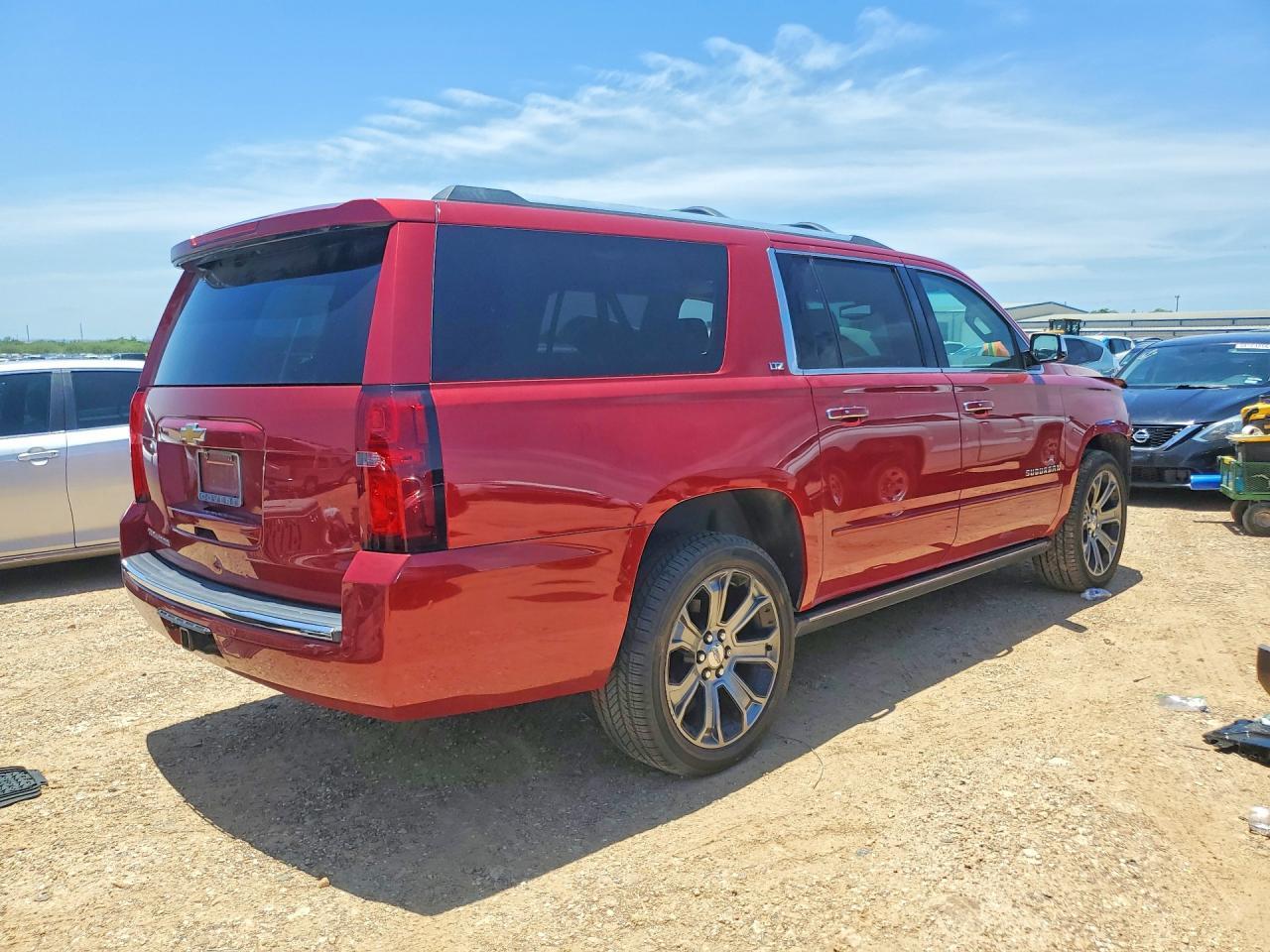 2015 Chevrolet Suburban C1500 Ltz - Image 3