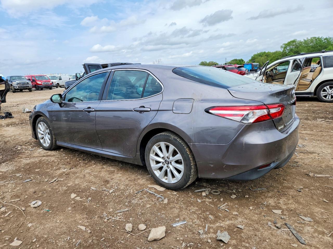 2018 Toyota Camry Le - Фото 2