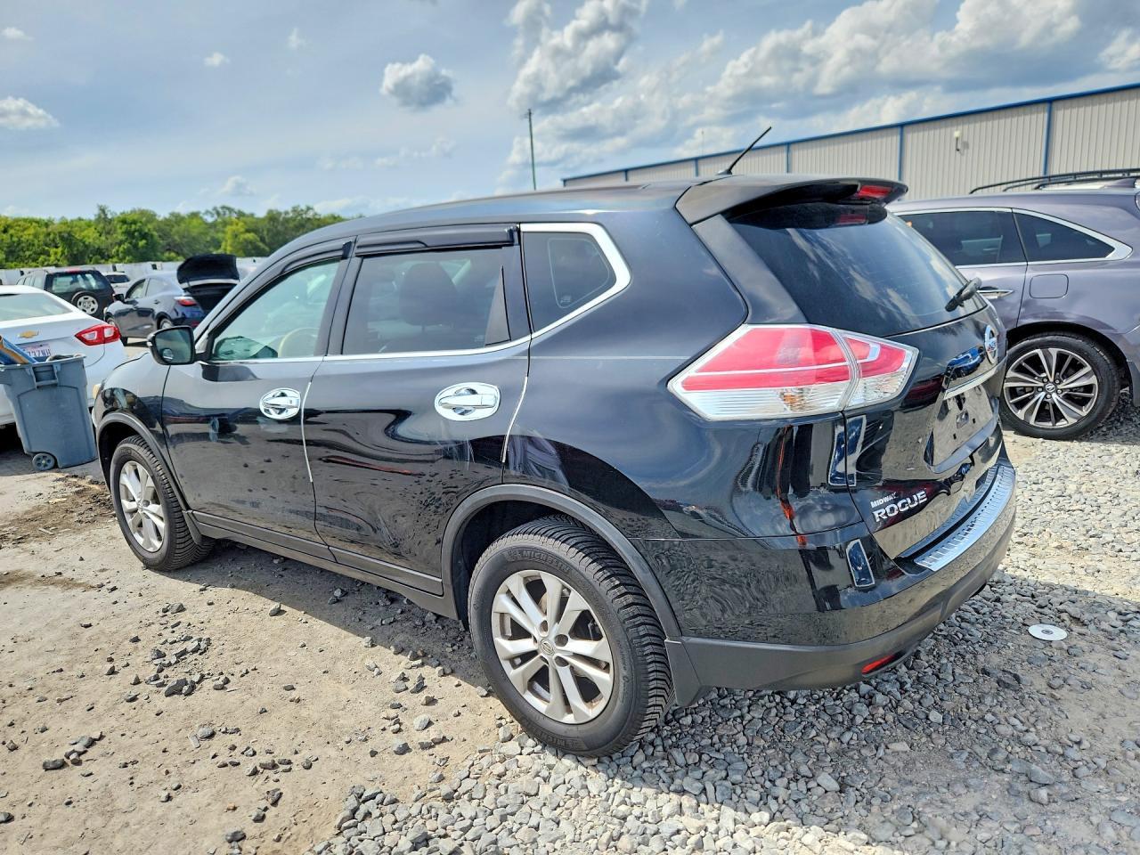 2015 Nissan Rogue S - Фото 2