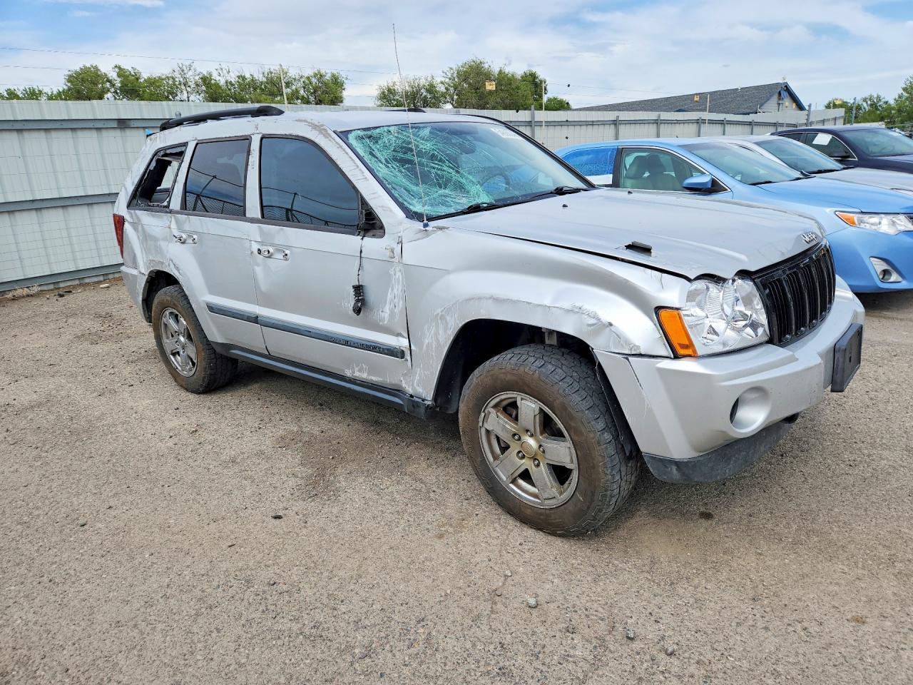 2007 Jeep Grand Cherokee Laredo - Image 4