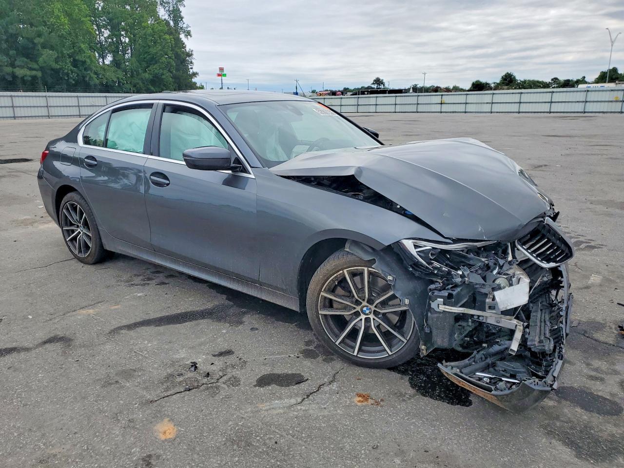 2021 BMW 330Xi - Фото 4
