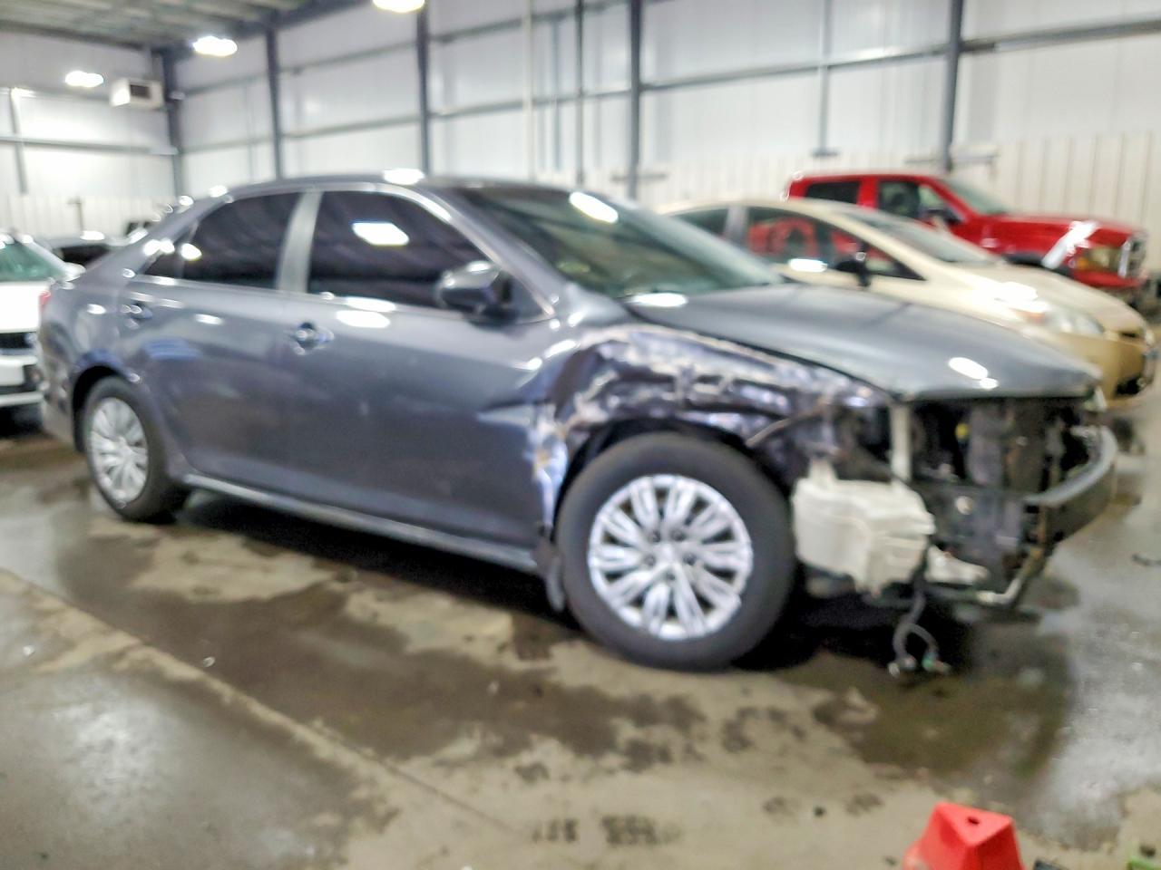 2012 Toyota Camry Le - Фото 4