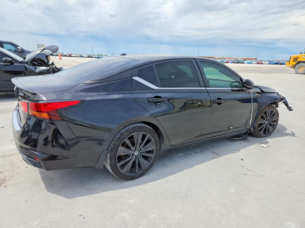 2022 Nissan Altima Sr - Фото 3