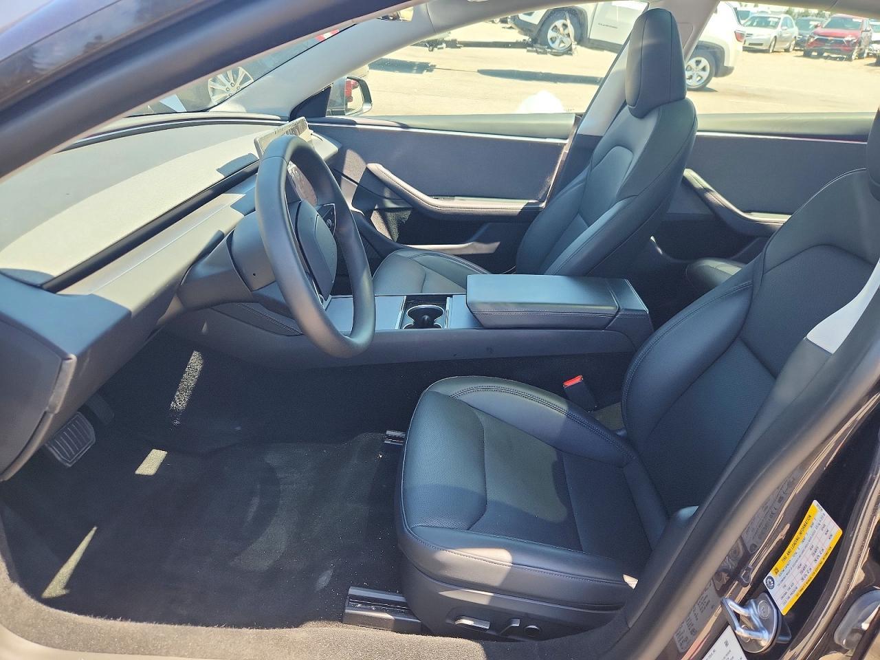 2025 Tesla Model 3 - Фото 7