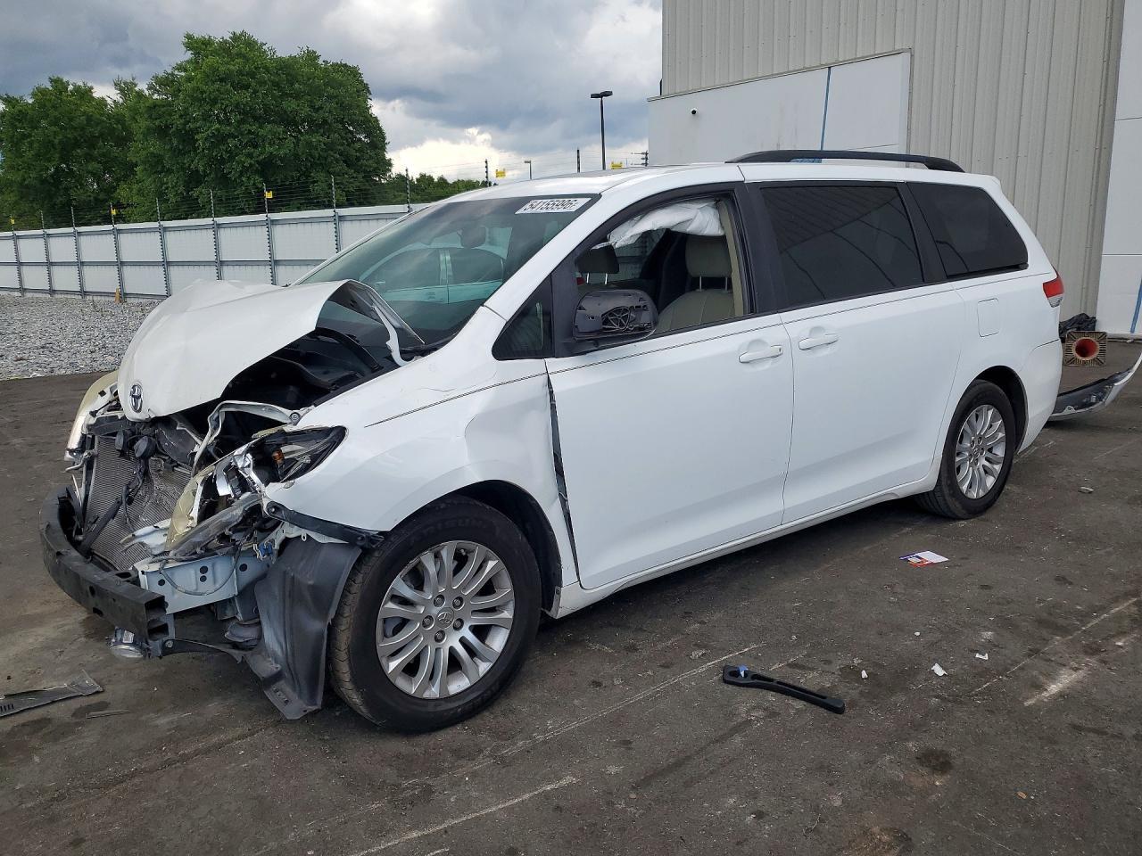 2014 Toyota Sienna Xle 8-Passenger
