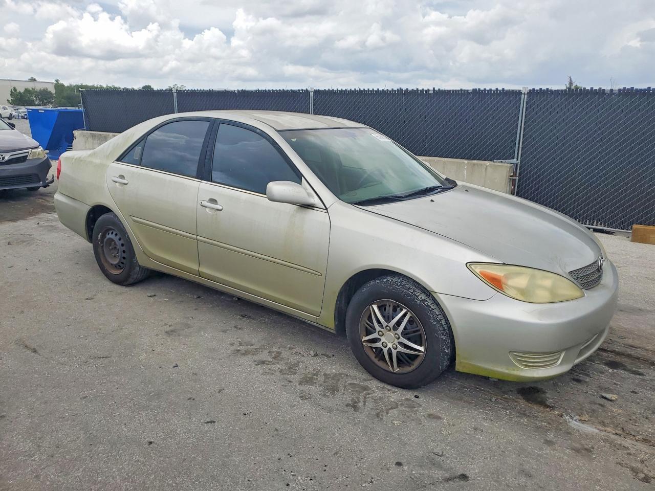 2004 Toyota Camry Le - Image 4
