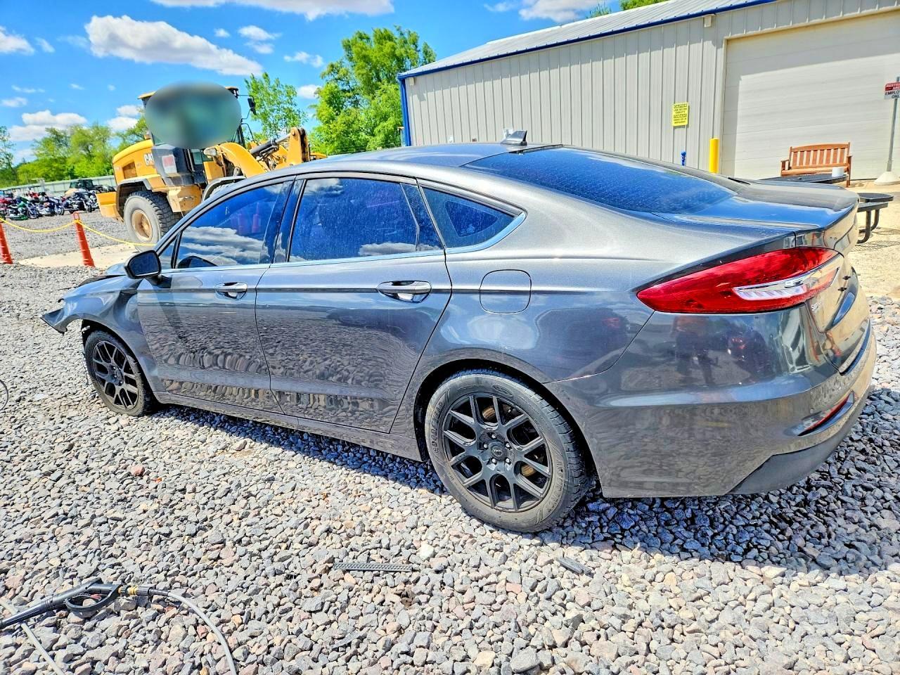 2020 Ford Fusion Se - Image 2