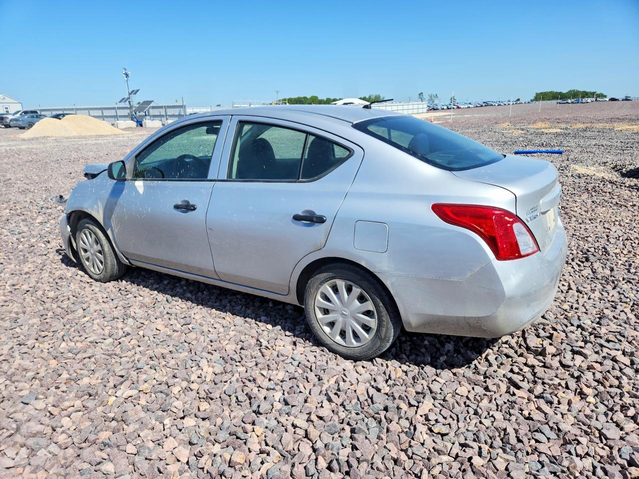 2012 Nissan Versa 1.6 S - Image 2
