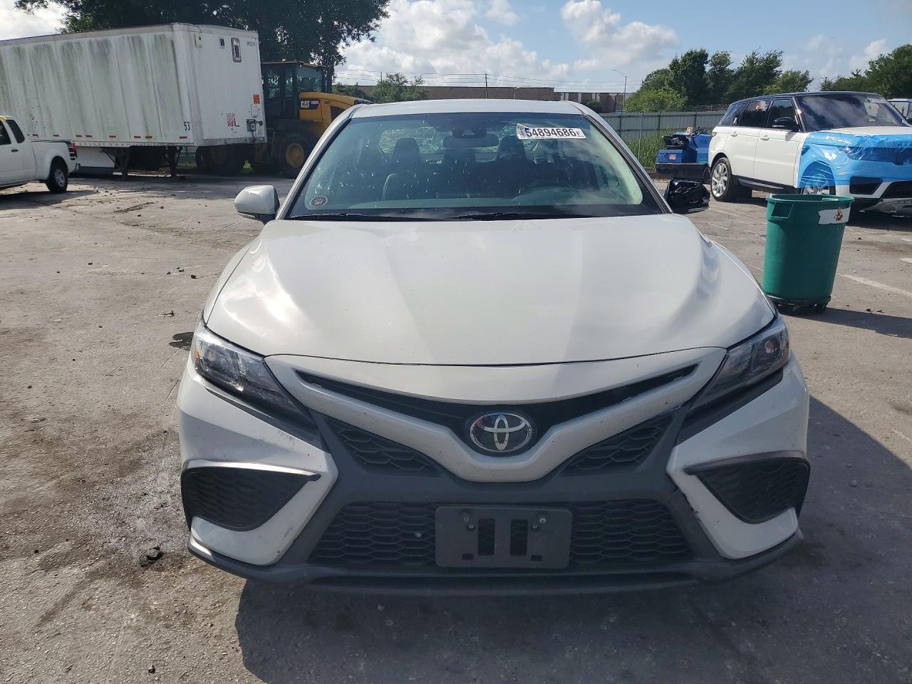 2023 Toyota Camry Se - Image 5