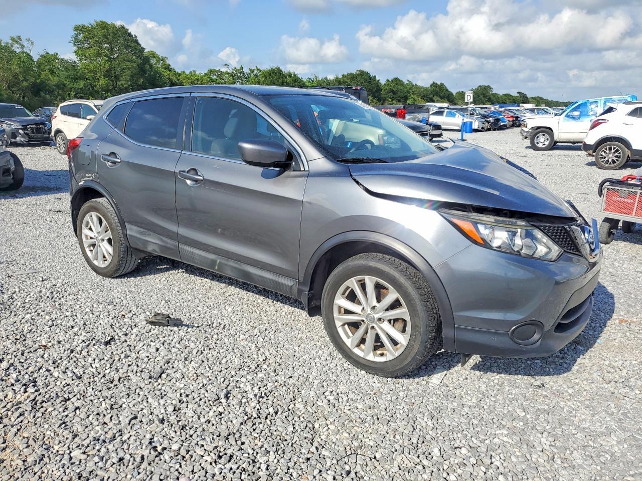 2018 Nissan Rogue Sport S - Image 4