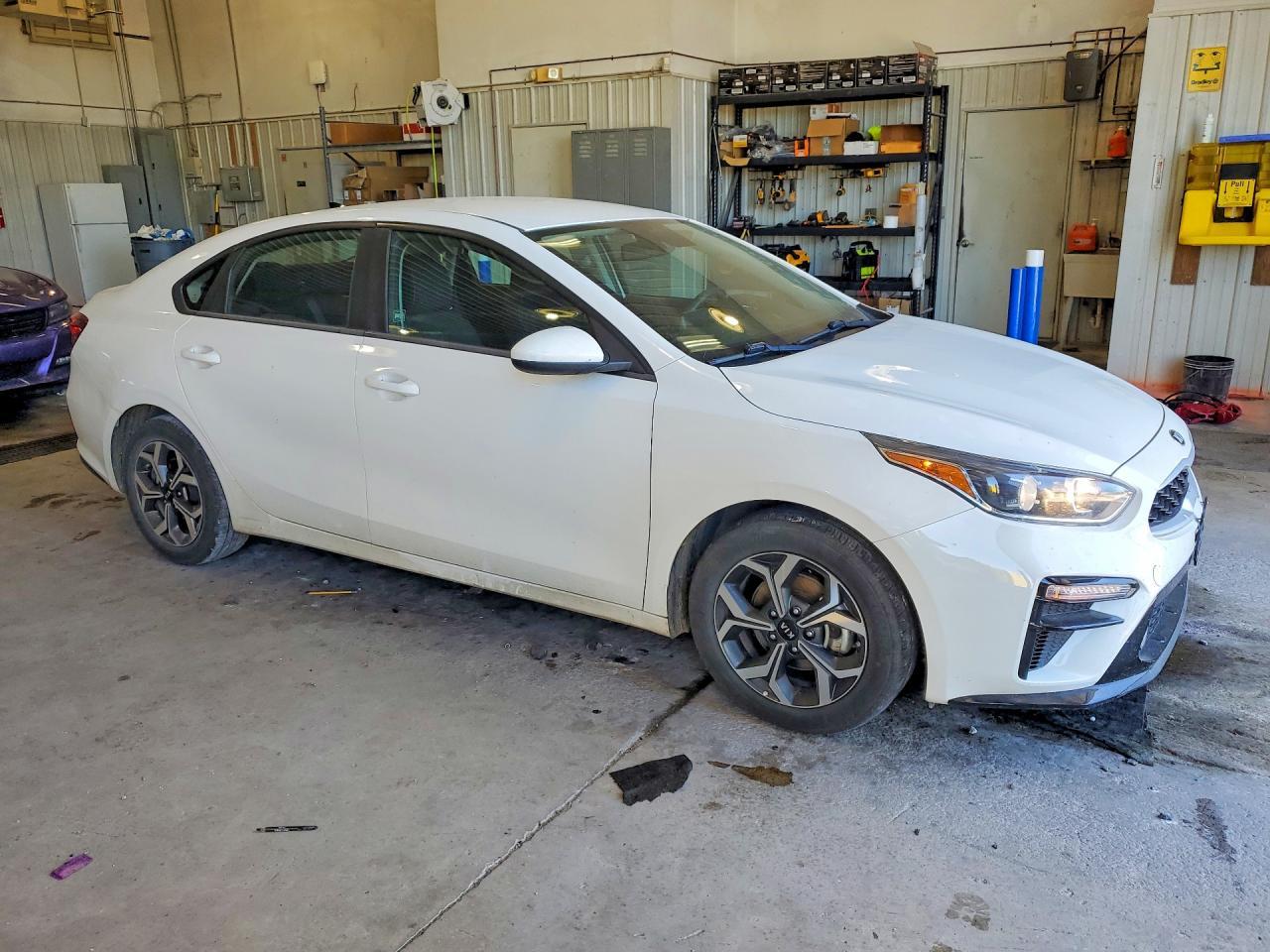 2021 Kia Forte Lxs - Фото 4