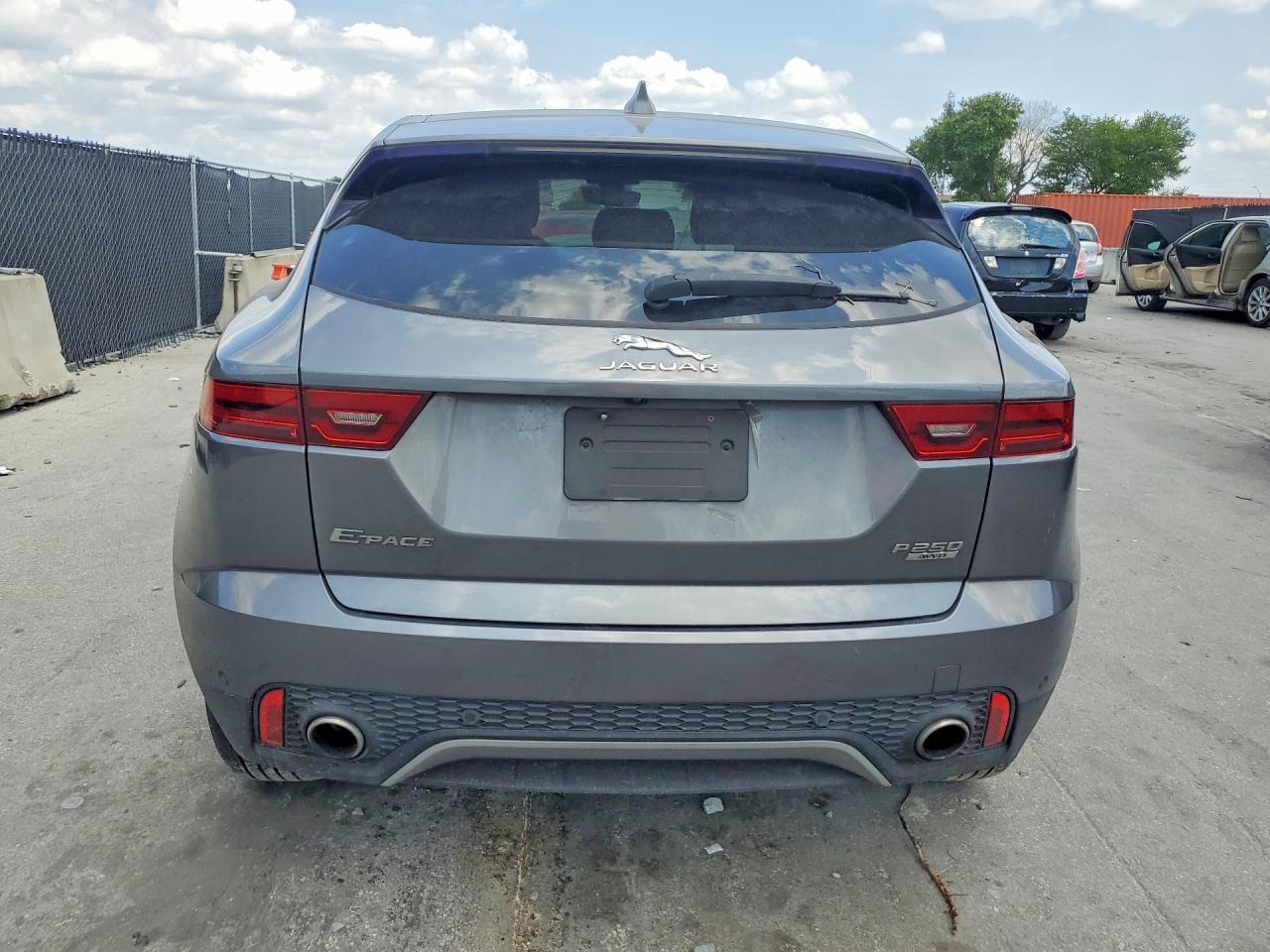 2018 Jaguar E-Pace S - Фото 6