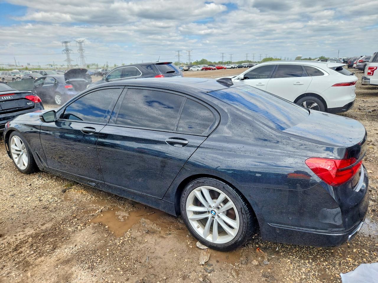 2018 BMW 750 Xi - Image 2