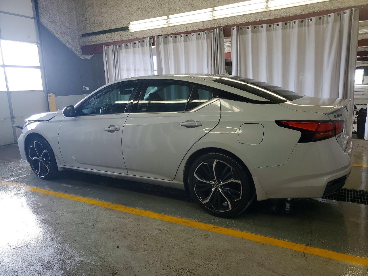 2023 Nissan Altima Sr - Фото 2
