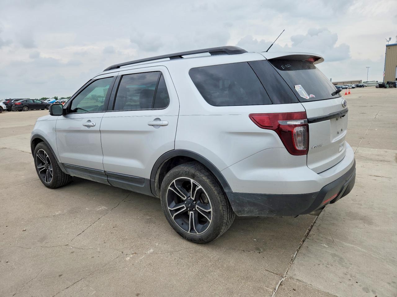 2015 Ford Explorer Sport - Image 2