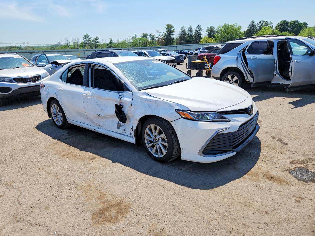 2023 Toyota Camry Le - Image 4