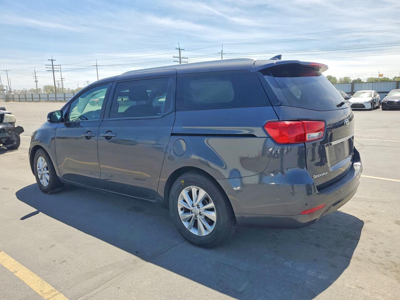 2017 Kia Sedona - Фото 2