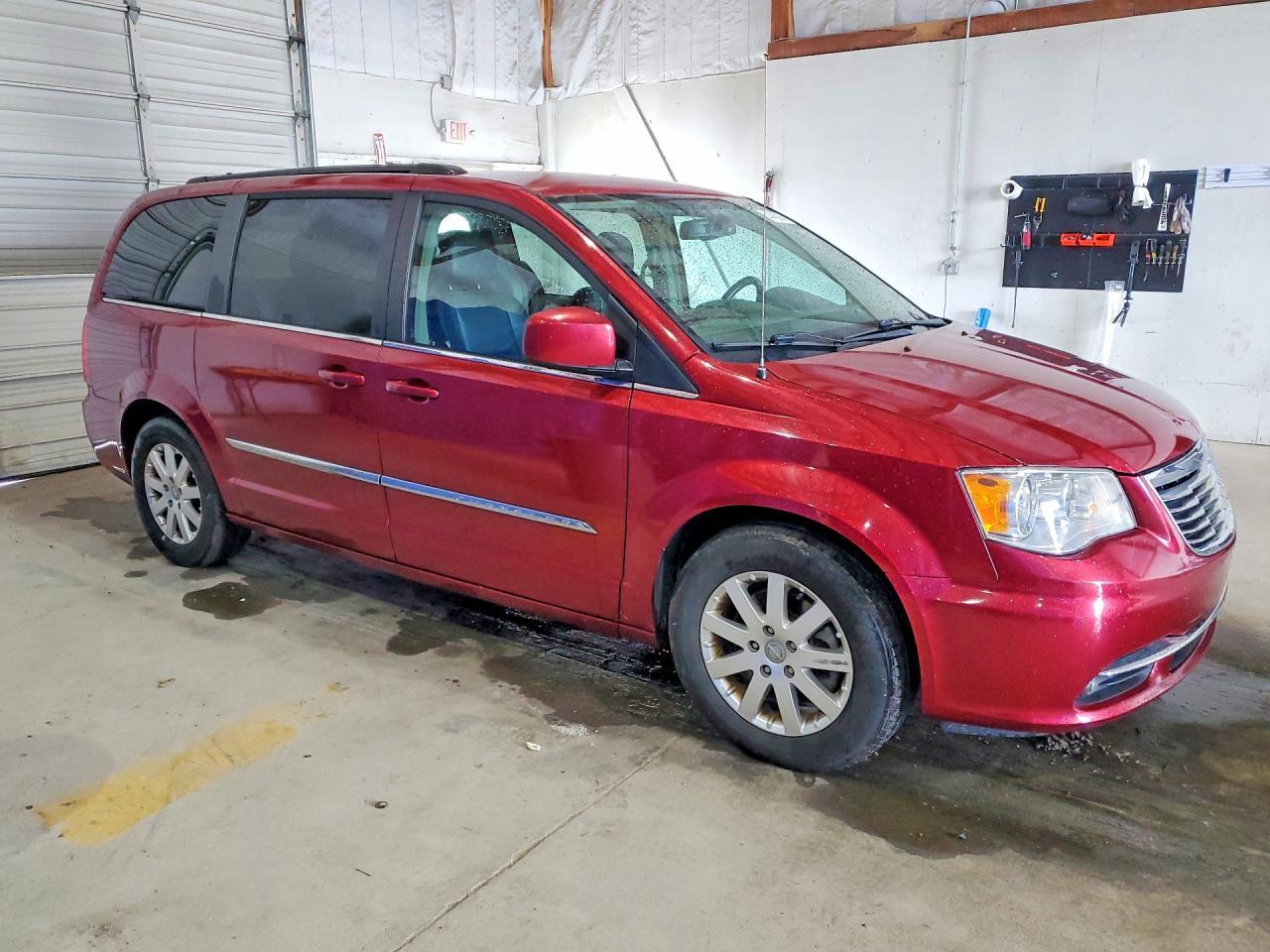 2016 Chrysler Town & Country Touring - Фото 4