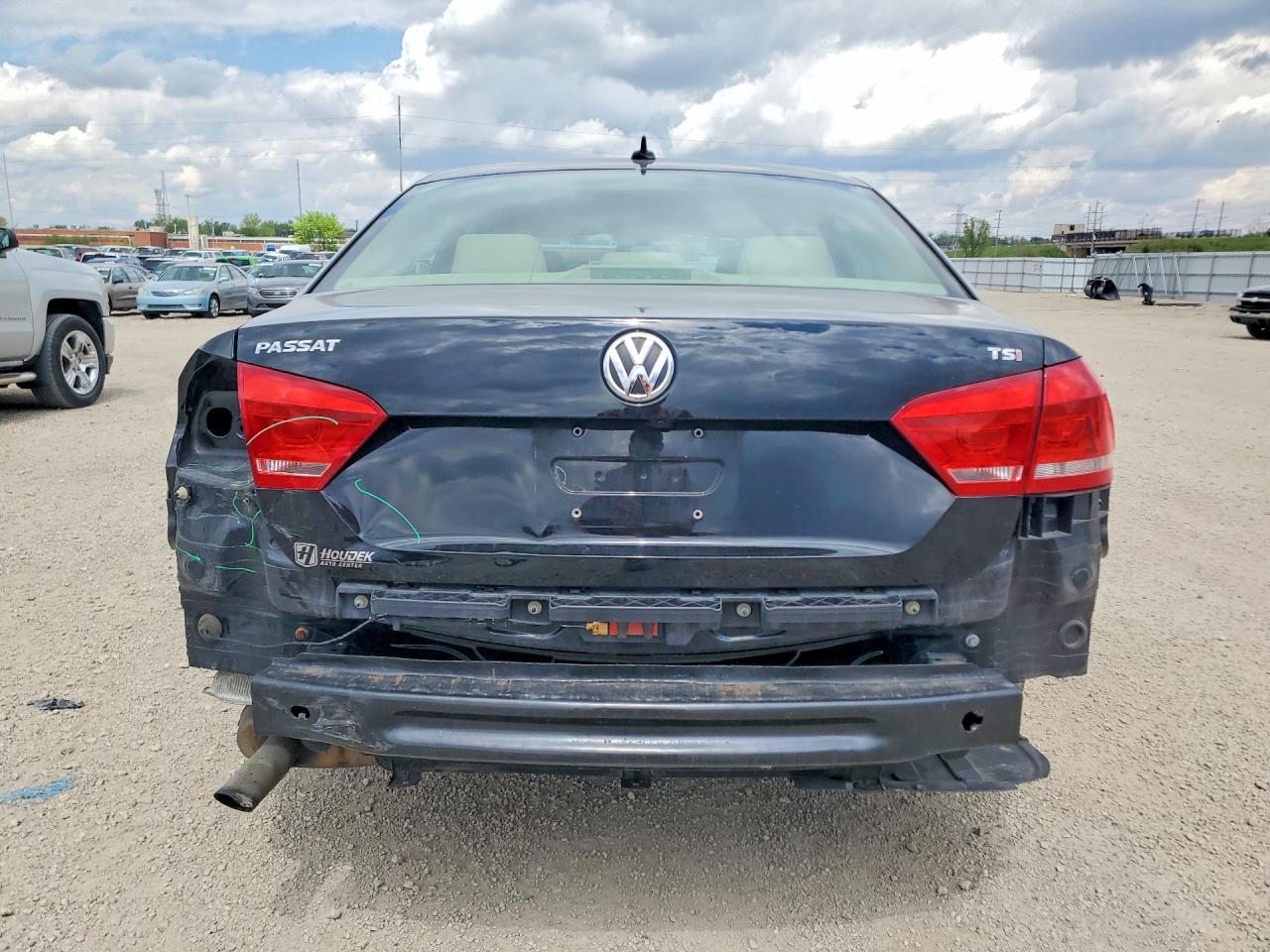 2015 Volkswagen Passat S - Image 6