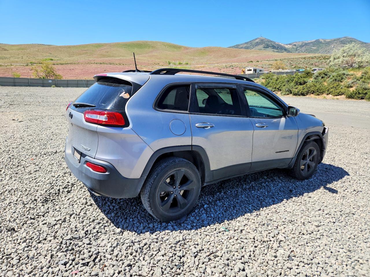 2016 Jeep Cherokee Latitude - Image 3