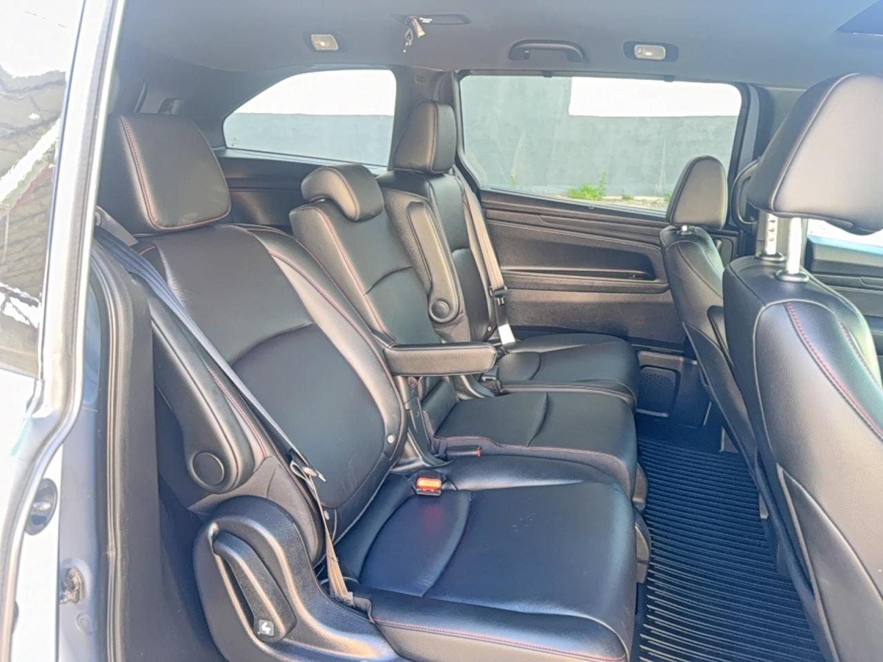 2025 Honda Odyssey Sport-L - Image 6