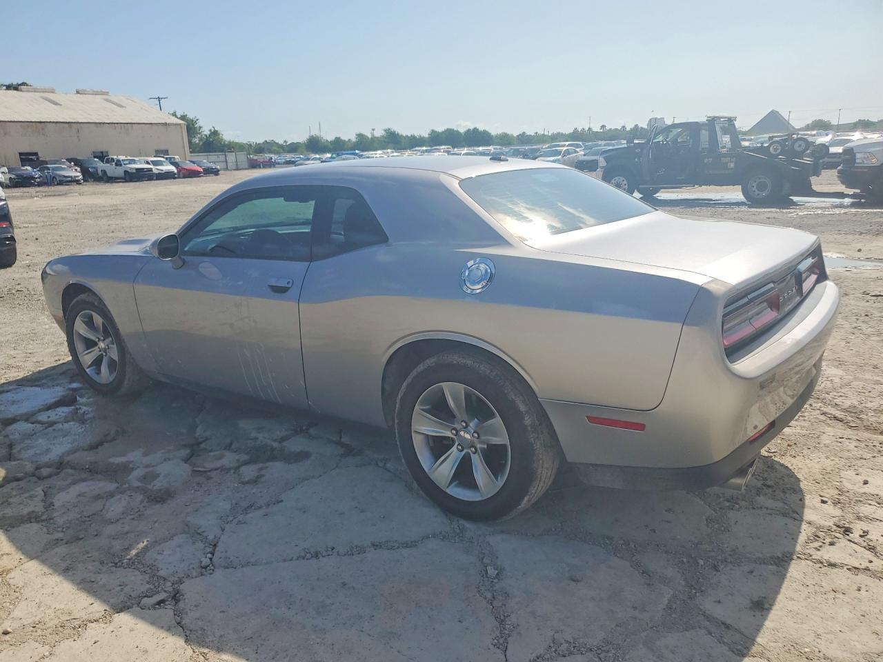2017 Dodge Challenger Sxt - Image 2