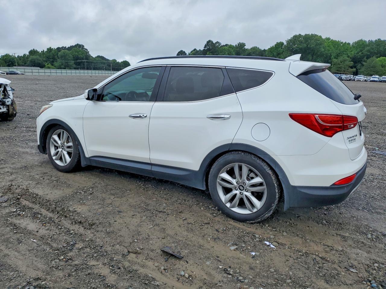 2016 Hyundai Santa Fe - Image 2