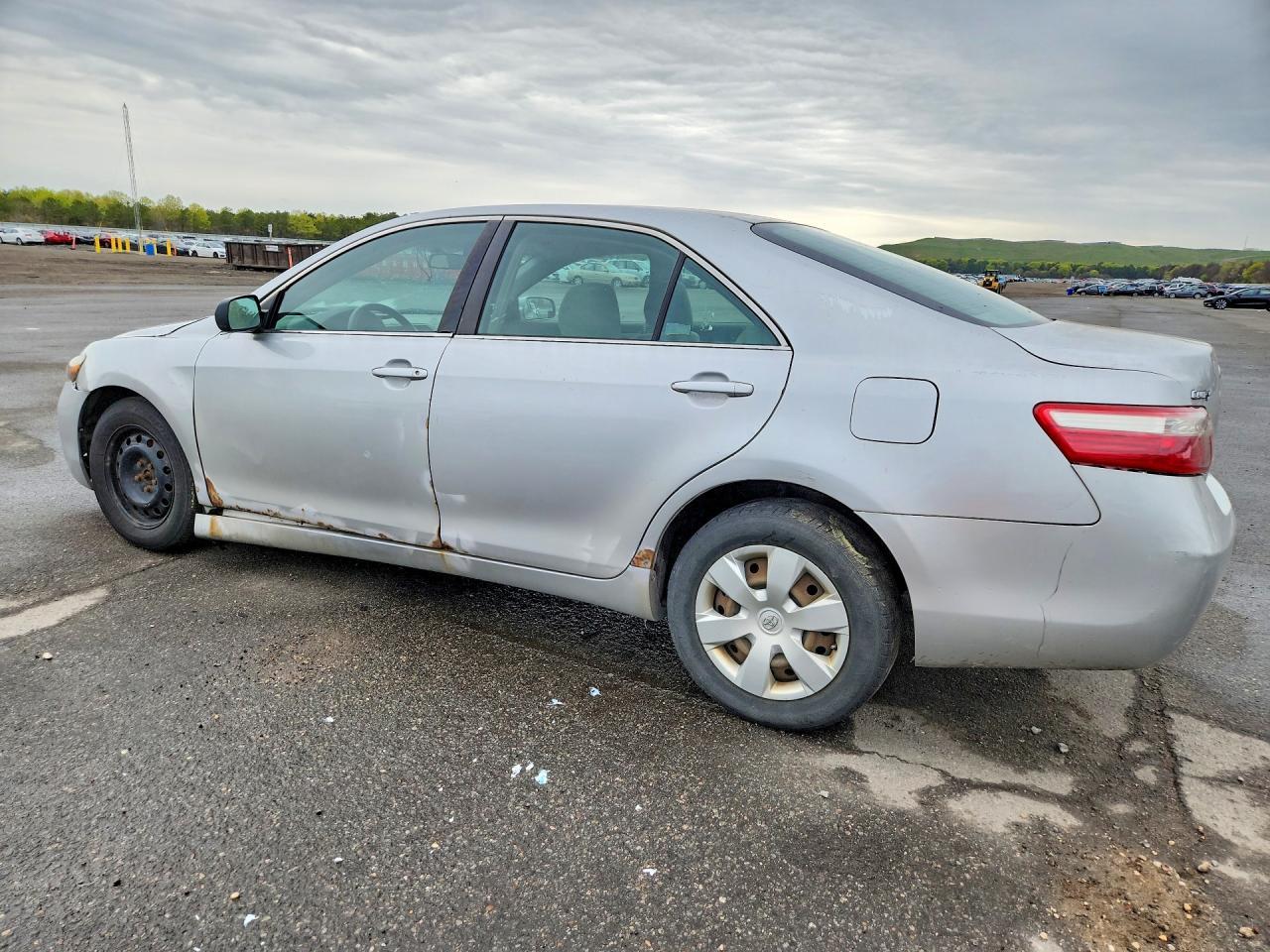2009 Toyota Camry Le - Фото 2