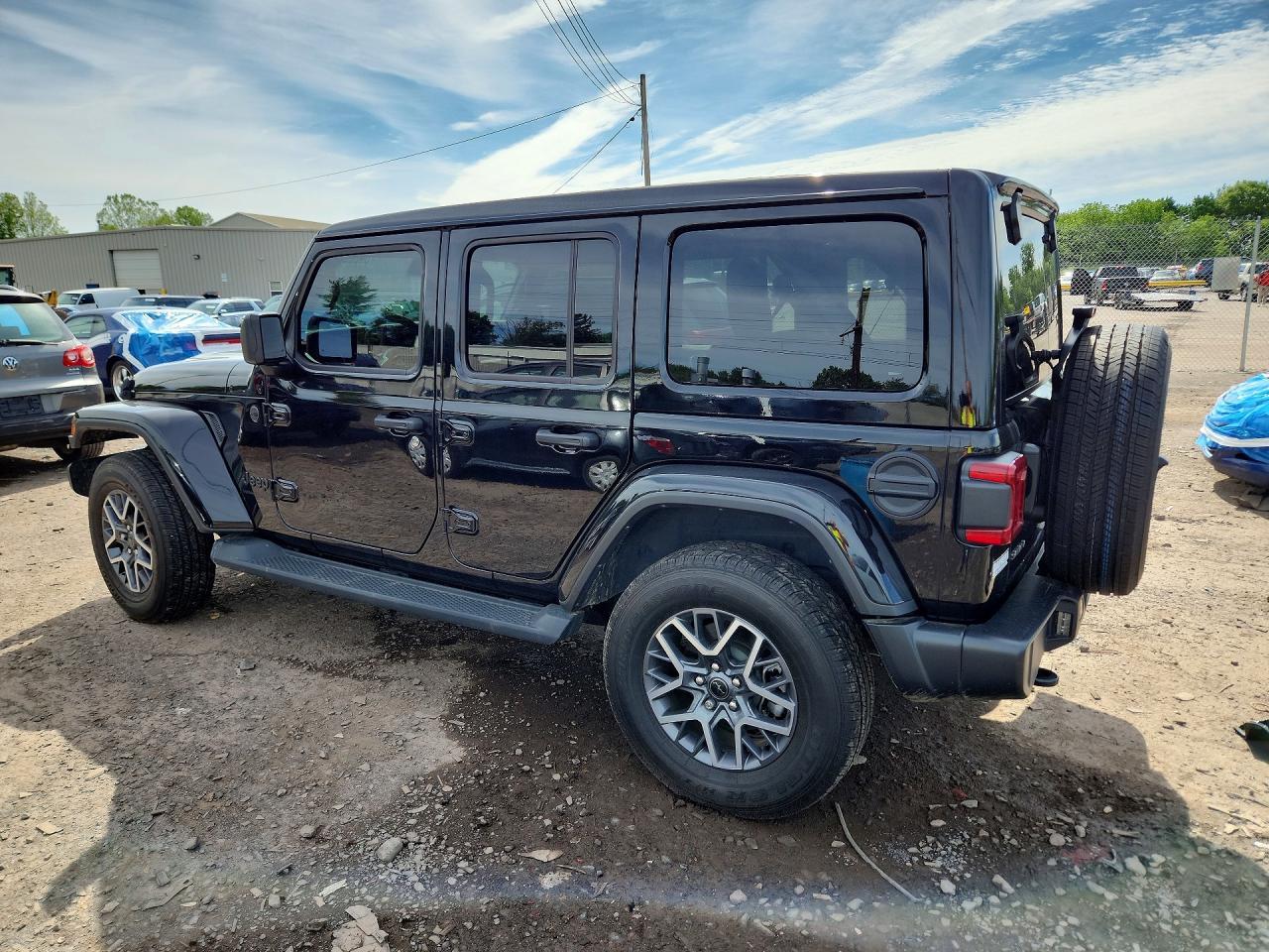 2025 Jeep Wrangler Sahara - Фото 2