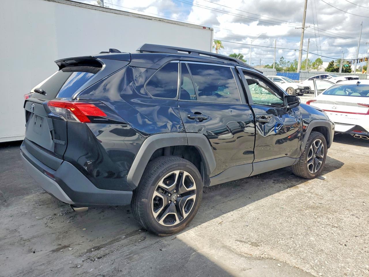 2021 Toyota Rav4 Adventure - Фото 3