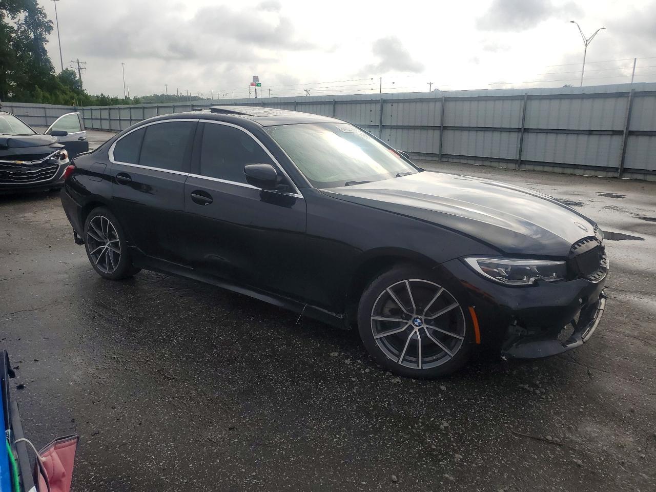 2019 BMW 330I - Фото 4