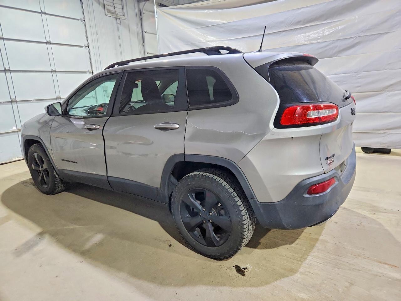2016 Jeep Cherokee Latitude - Image 2