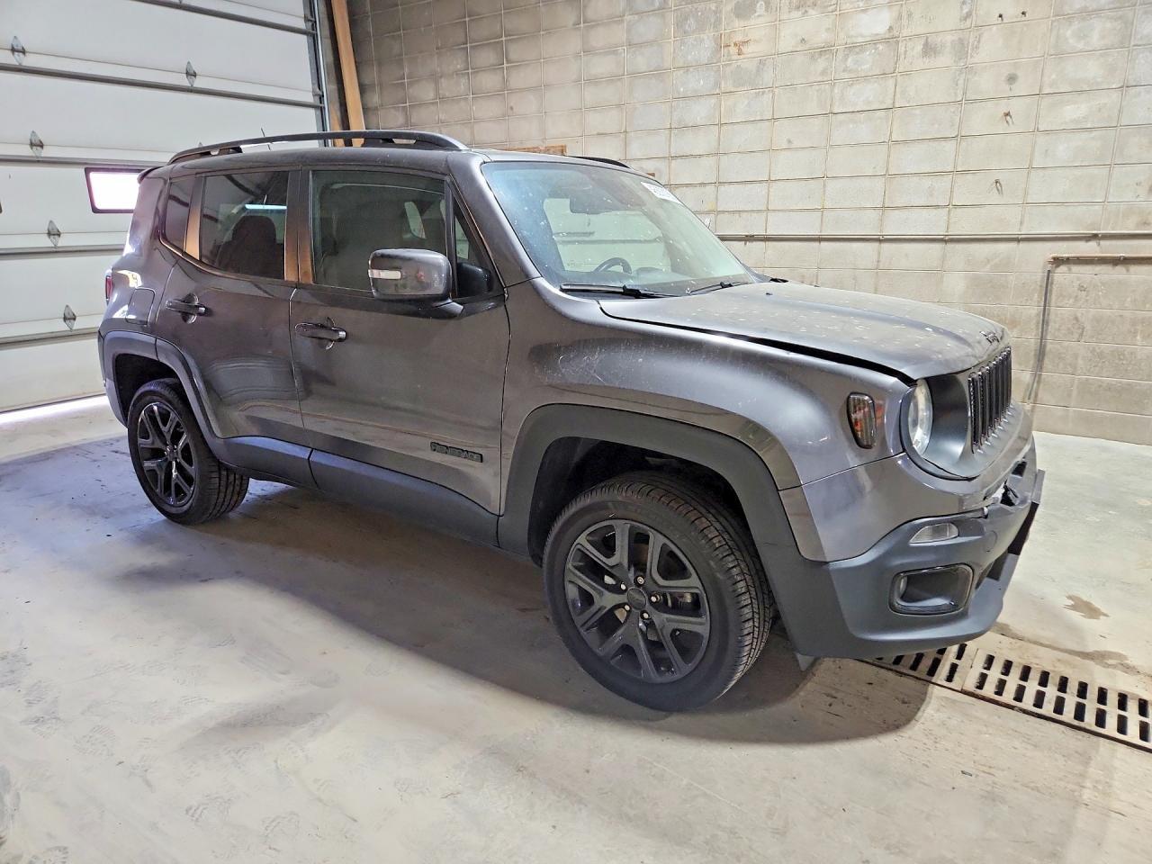 2017 Jeep Renegade Latitude - Image 4