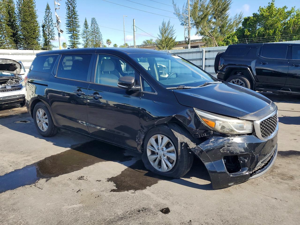 2017 Kia Sedona Lx - Image 4