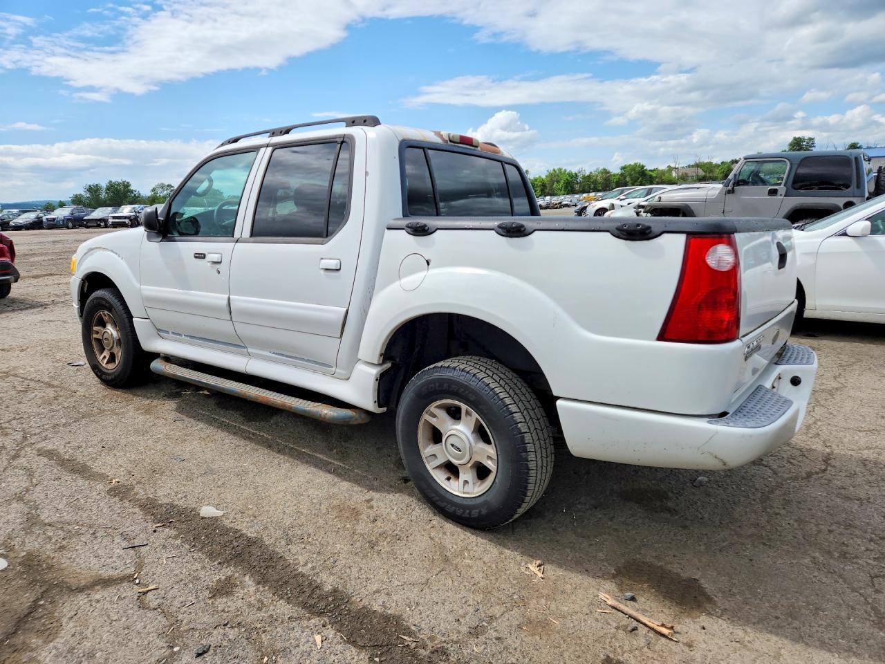 2004 Ford Explorer Sport Trac - Image 2