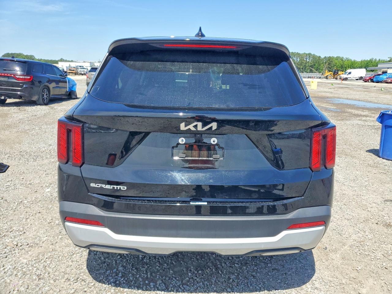 2024 Kia Sorento Lx - Image 6