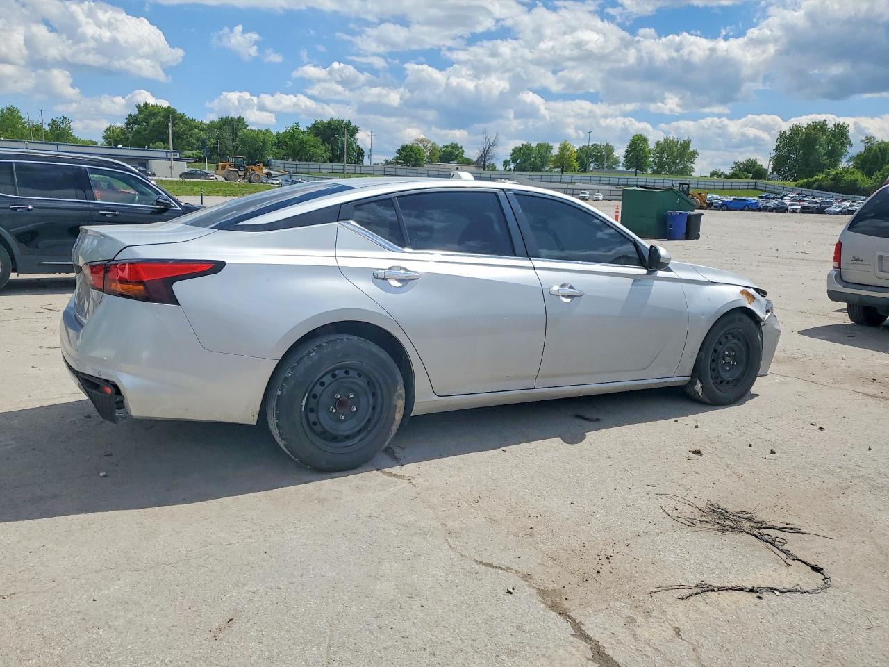 2023 Nissan Altima S - Фото 3