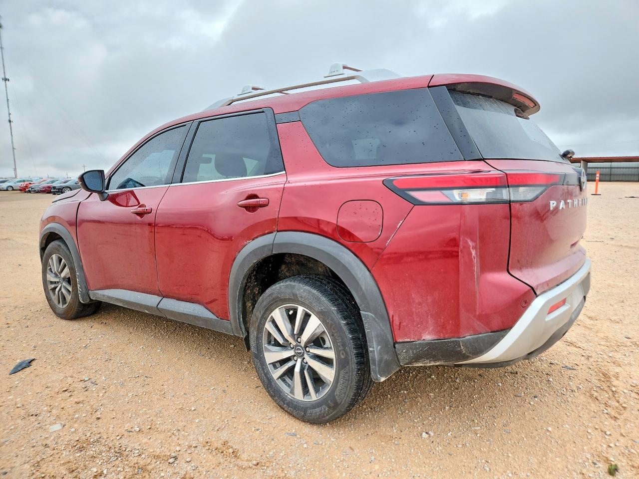 2025 Nissan Pathfinder Sl - Image 2