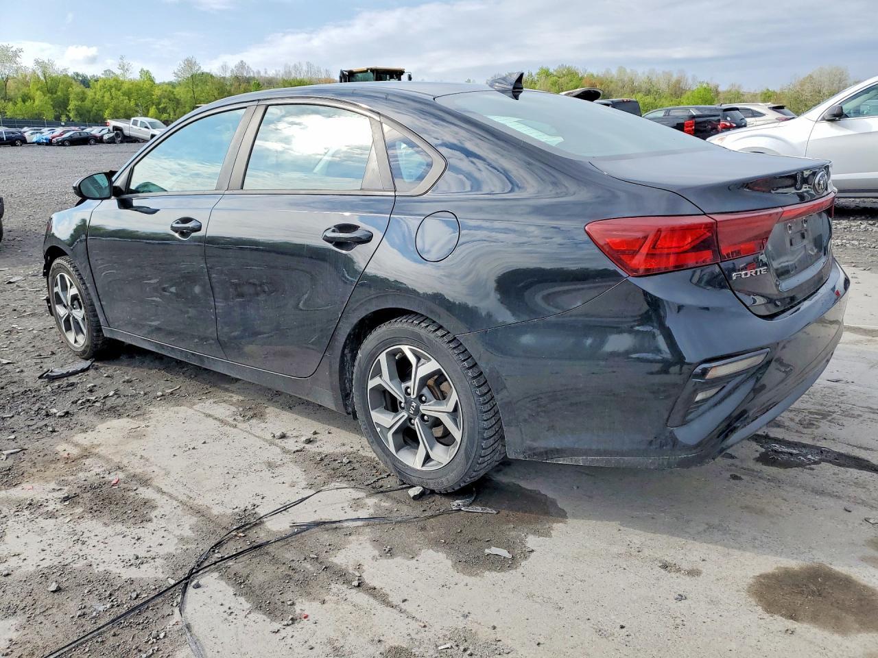 2019 Kia Forte Lxs - Фото 2