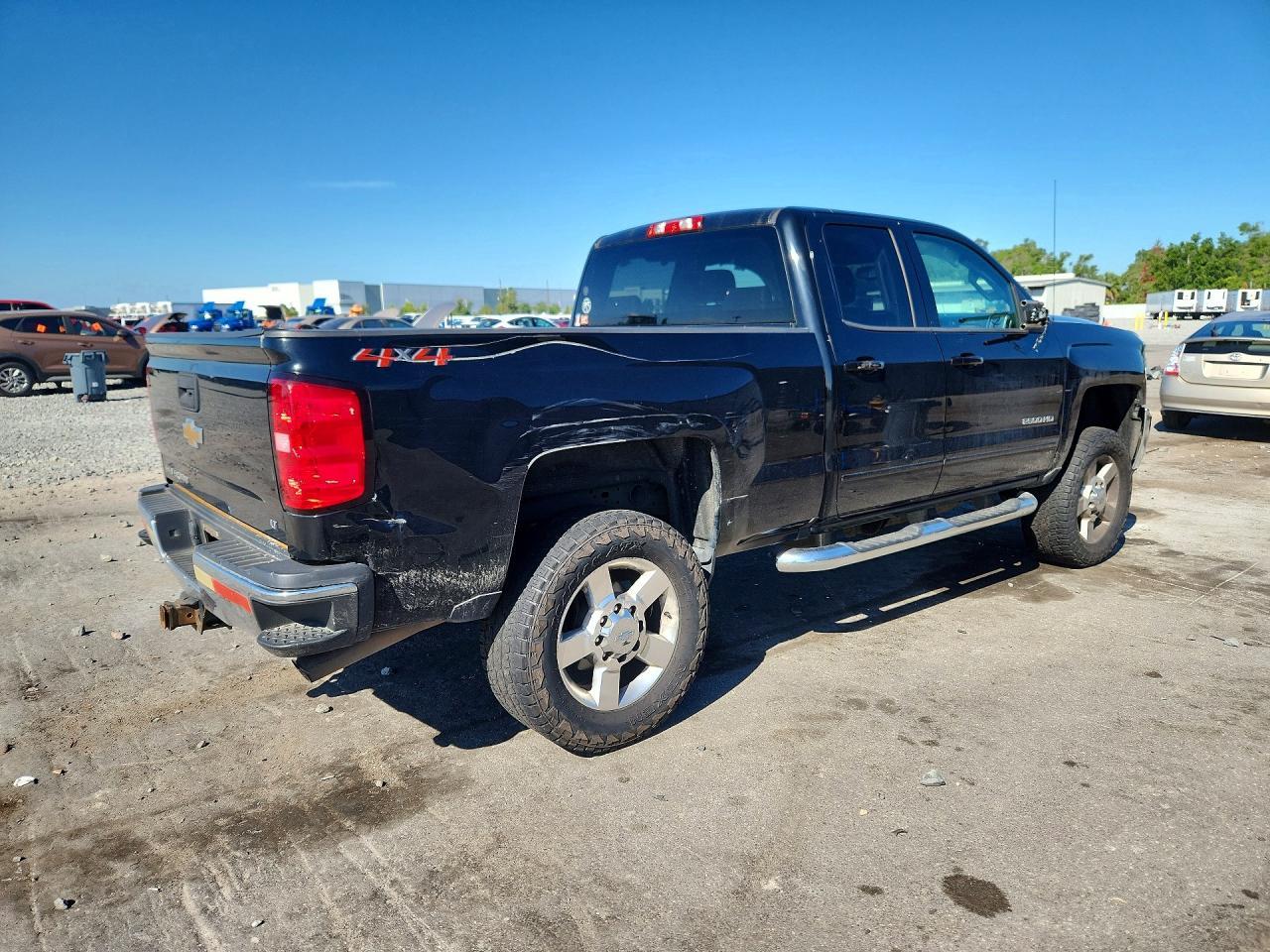 2018 Chevrolet Silverado K2500 Heavy Duty Lt - Image 3