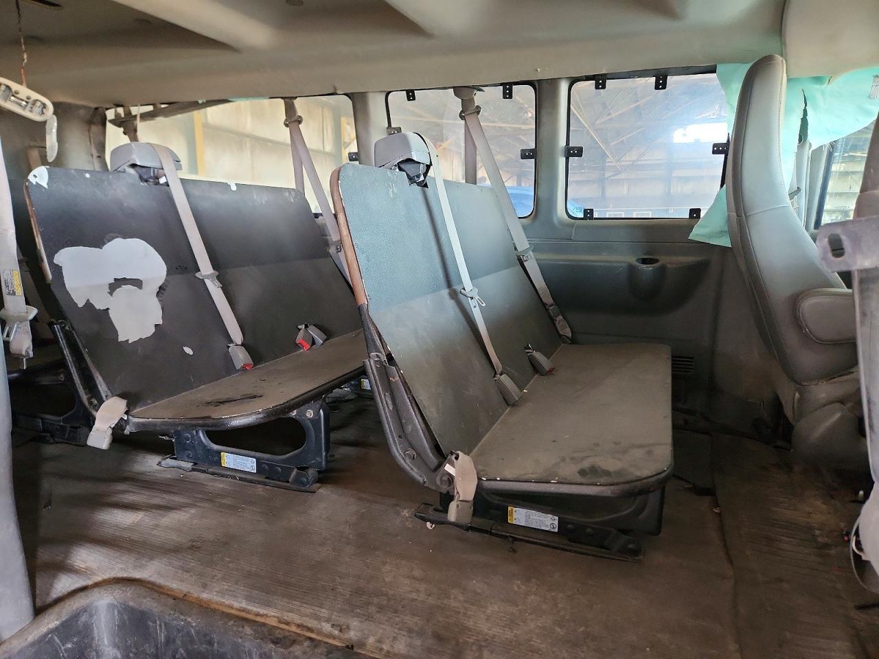 2020 Chevrolet Express G3500 Ls 6.0L V8 Passenger - Image 6