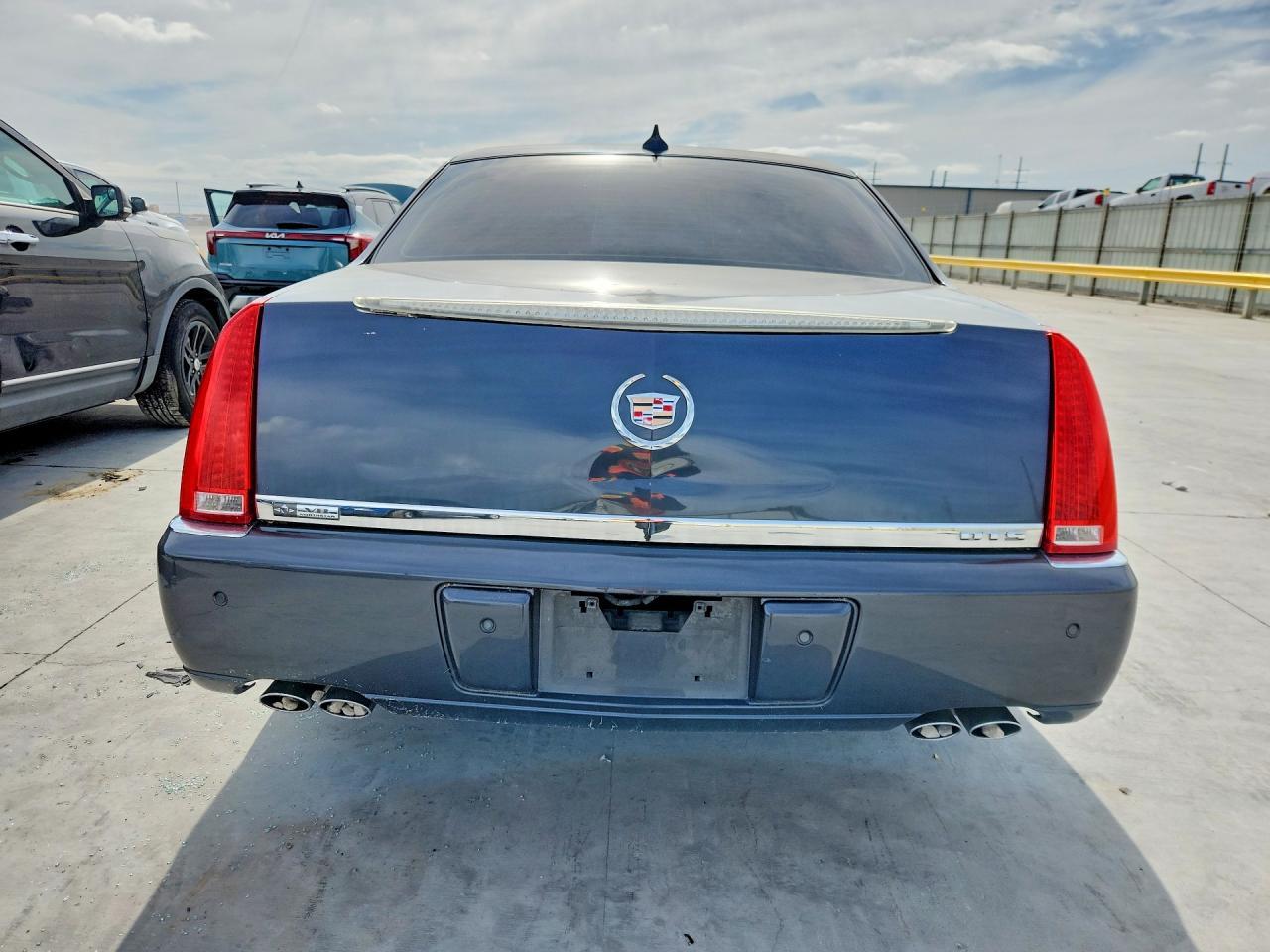 2010 Cadillac Dts Premium Collection - Image 6