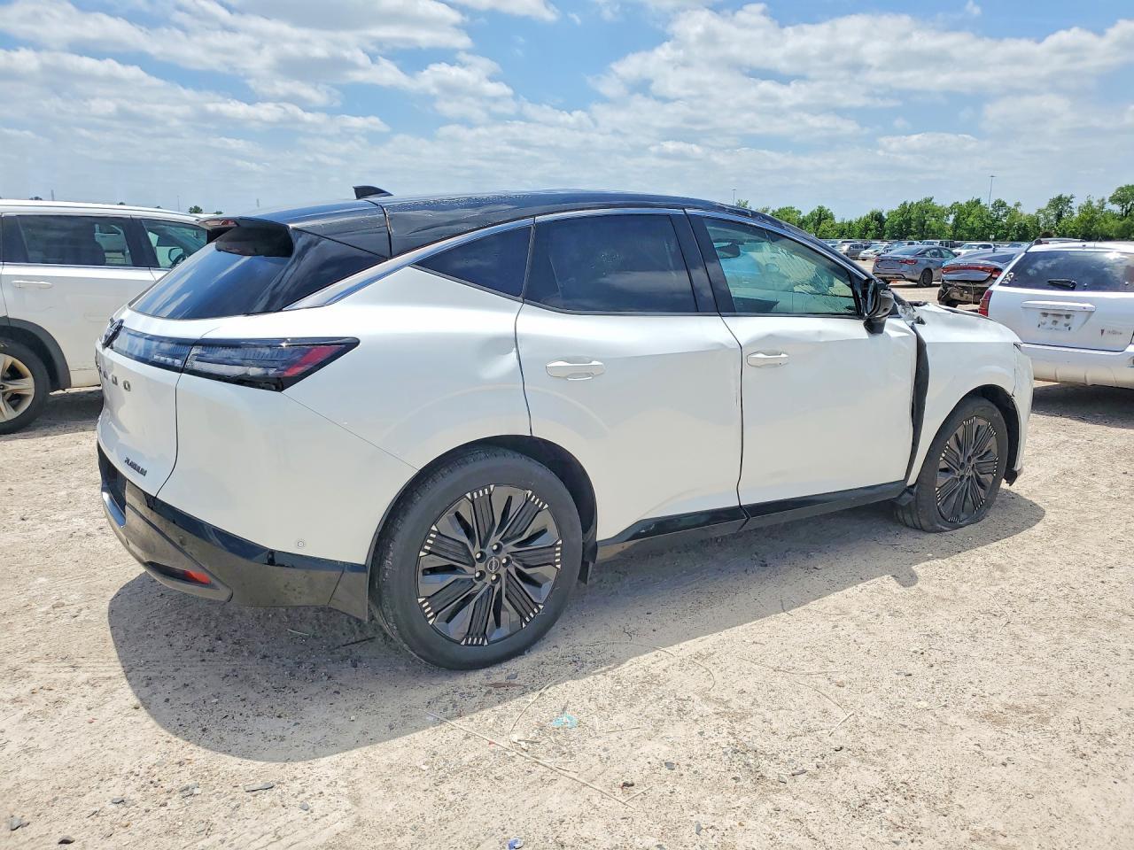 2025 Nissan Murano Platinum - Image 3