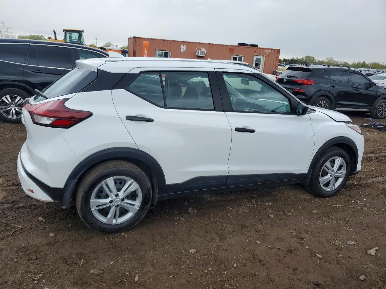 2025 Nissan Kicks Play S - Image 3
