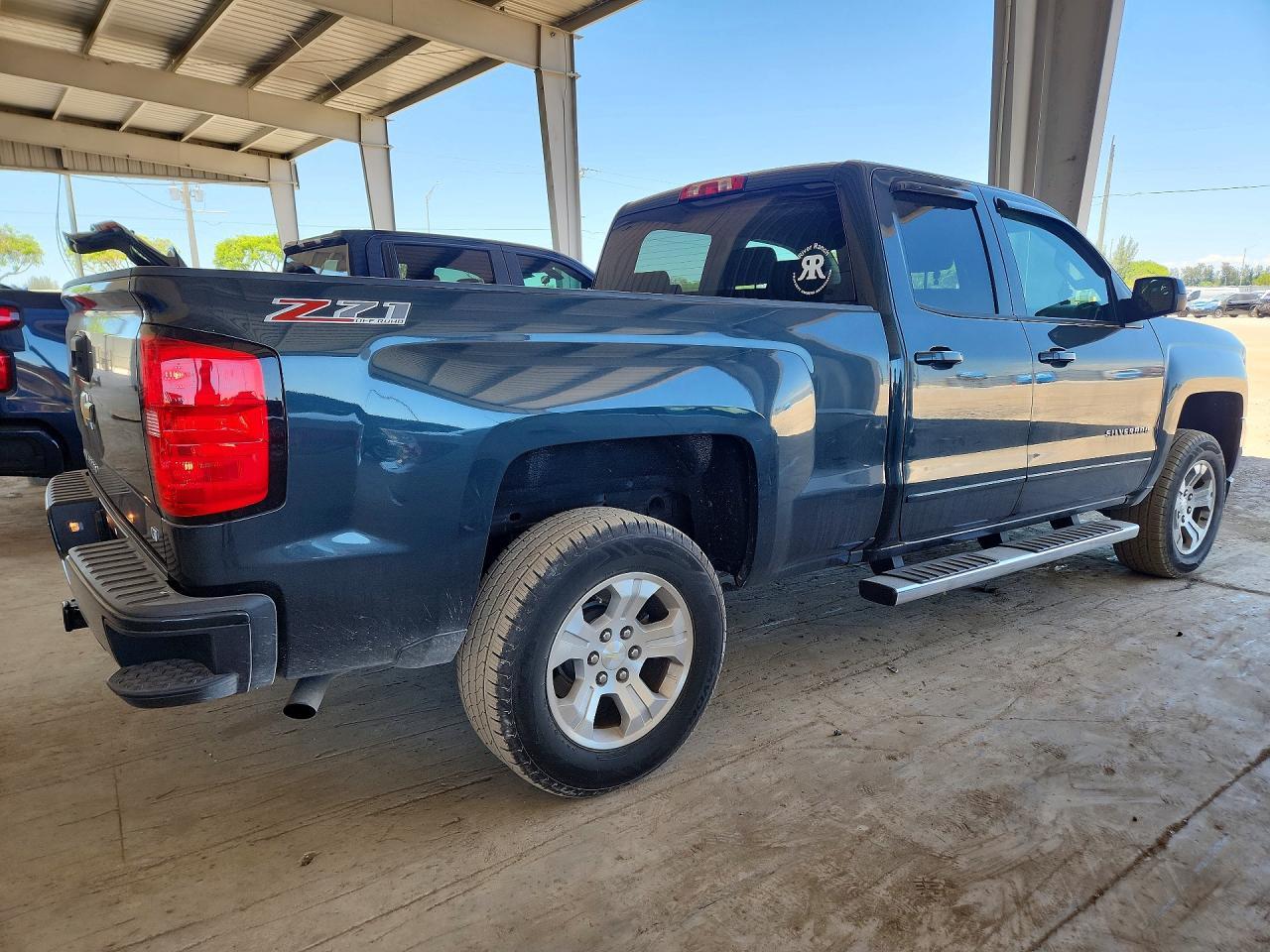 2017 Chevrolet Silverado K1500 Lt - Image 3
